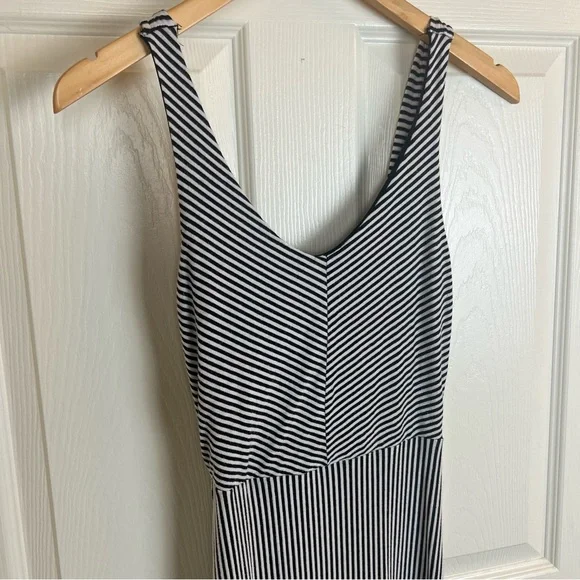 Black and White Striped Maxi Dress - Picture 5 of 16